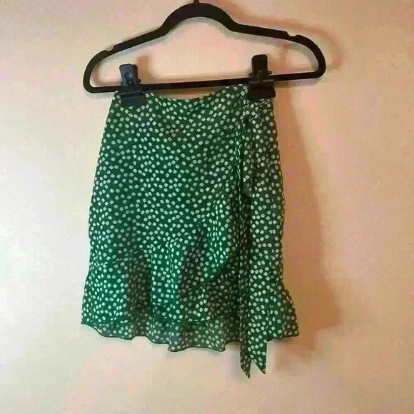 Shein Green with White Floral Pattern Skirt XS 100% Polyester - Picture 1 of 4